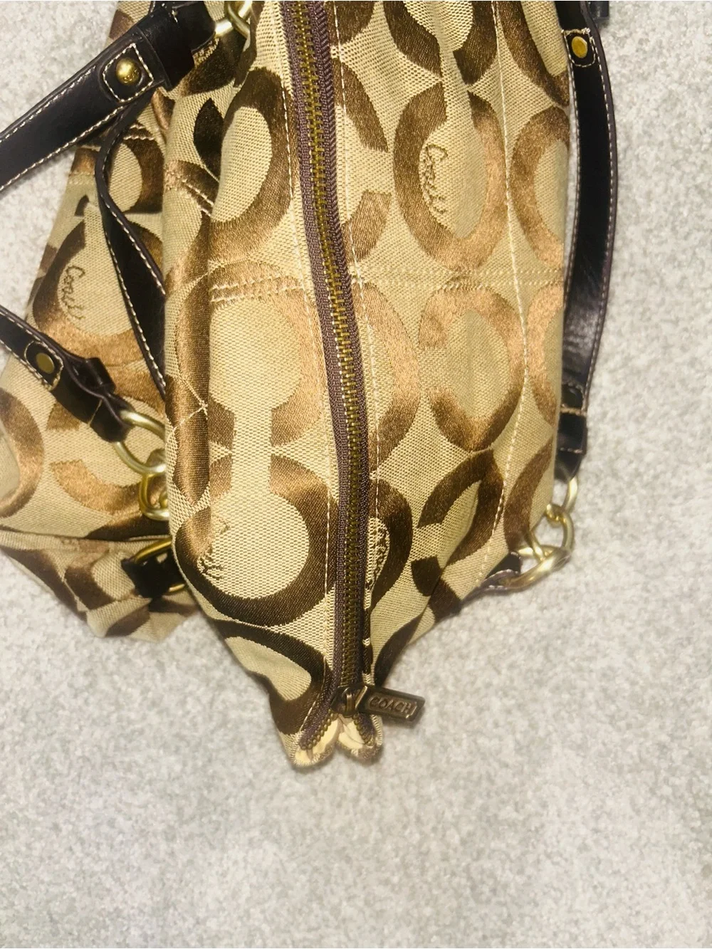 Coach Signature C Beige/Brown Zip Hobo Shoulder Bag Gold Hardware Medium